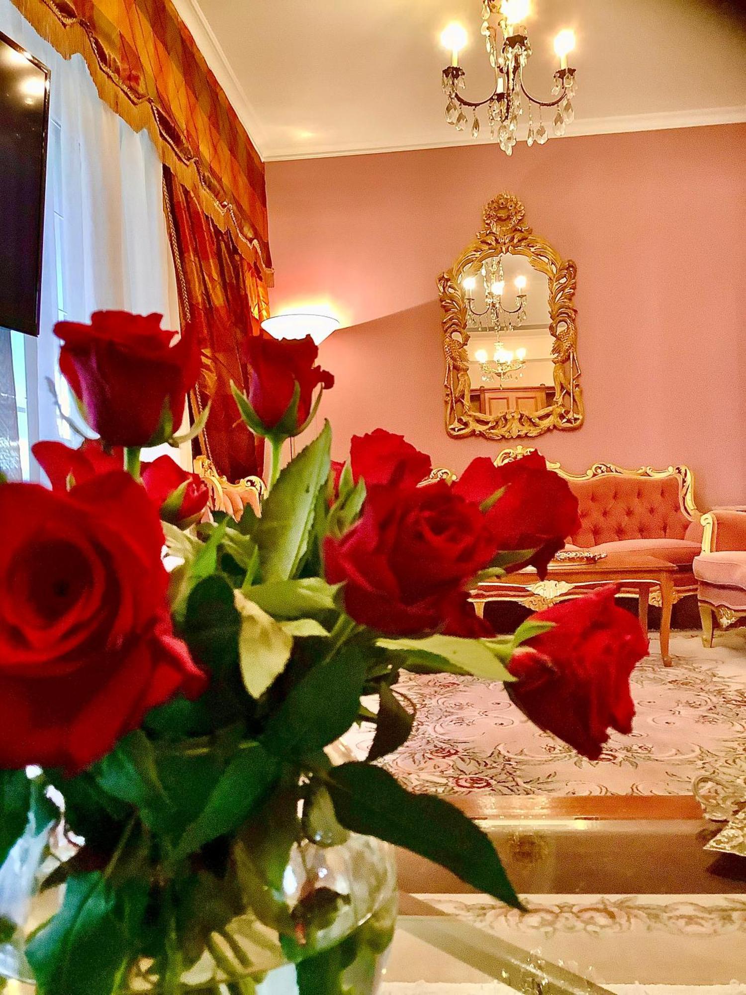 Apartment 100 M2 In The Center Of *